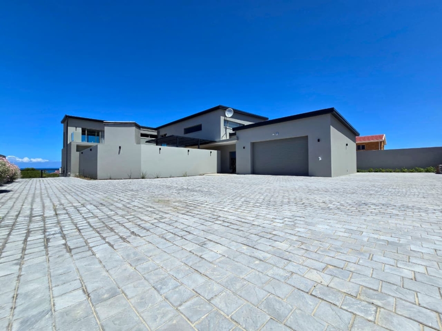 4 Bedroom Property for Sale in Outeniqua Strand Western Cape